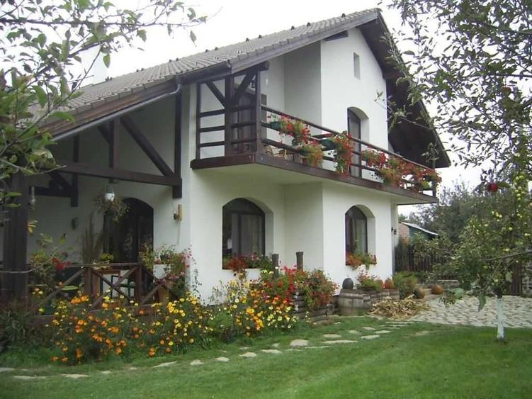 Casă cu 4 camere cu Teren 1000 Mp în Mohu