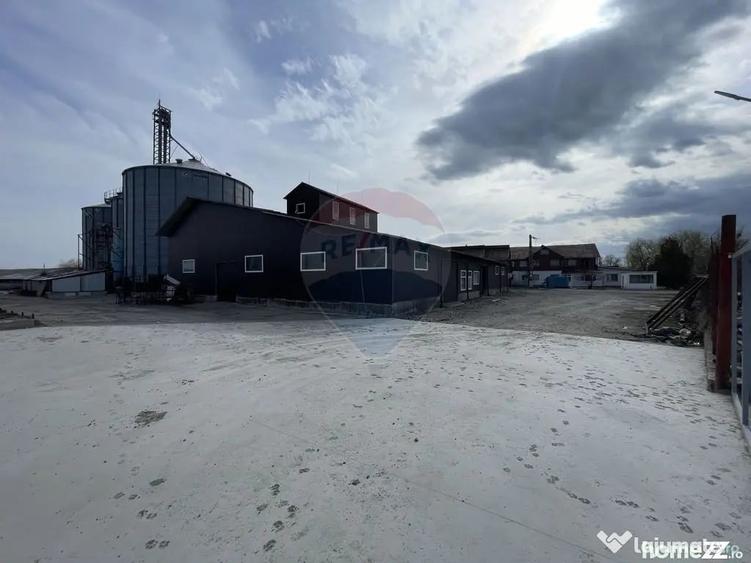 Teren de 73351 mp, în Sud