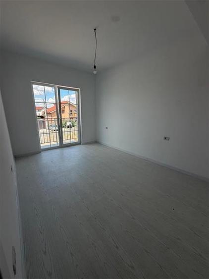 Duplex cu 4 camere cu Canalizare în Moșnița Nouă