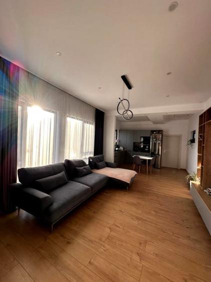 Casă cu 3 camere cu Teren 305 Mp în Central