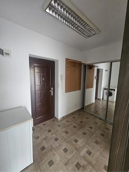Garsonieră decomandată, mobilată în Florești