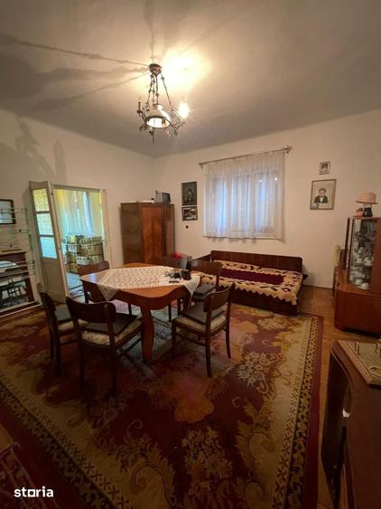 Casă cu 3 camere cu Teren 2704 Mp în Central