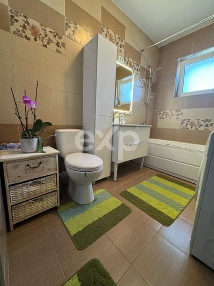 Apartament cu 3 camere semidecomandat, mobilat în Florești