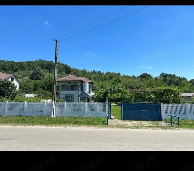 Casă cu 4 camere cu Teren 2000 Mp în Bulbuceni