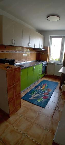 Apartament cu 3 camere decomandat, mobilat în Aradului