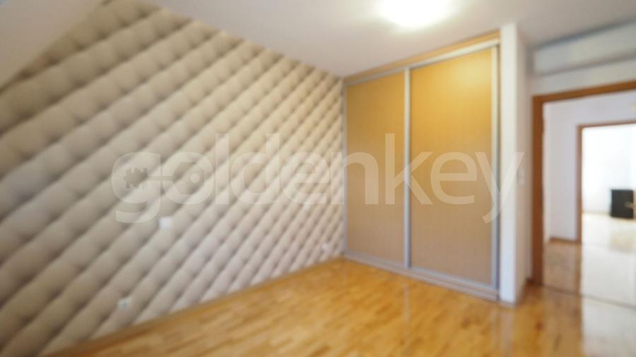 Duplex cu 6 camere cu Piscina în Iancu Nicolae
