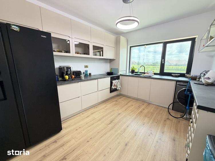 Casă cu 4 camere cu Teren 520 Mp în Micești