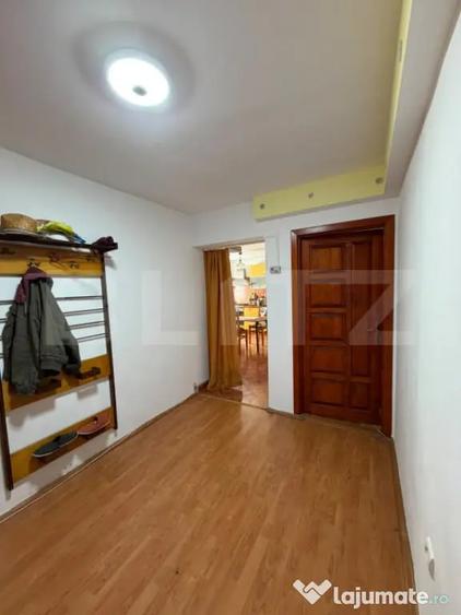 Apartament cu 4 camere decomandat în Rovinari