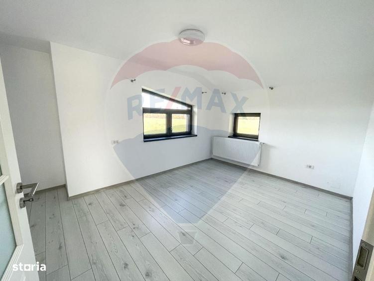 Casă cu 4 camere în Centură