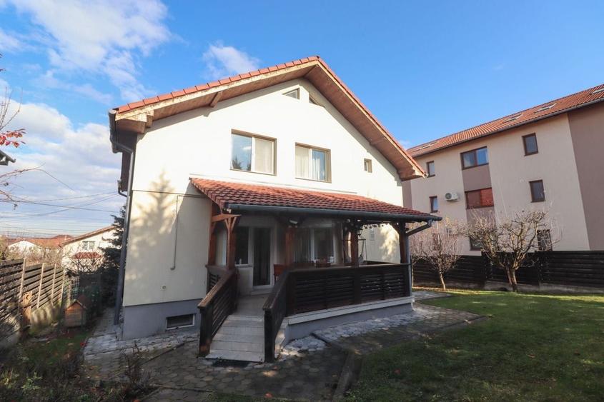 Casă cu 4 camere cu Teren 480 Mp în Exterior Vest