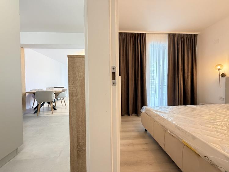 Apartament cu 3 camere decomandat, mobilat în Lipovei