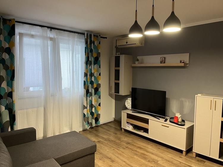 Apartament cu 2 camere semidecomandat în Central