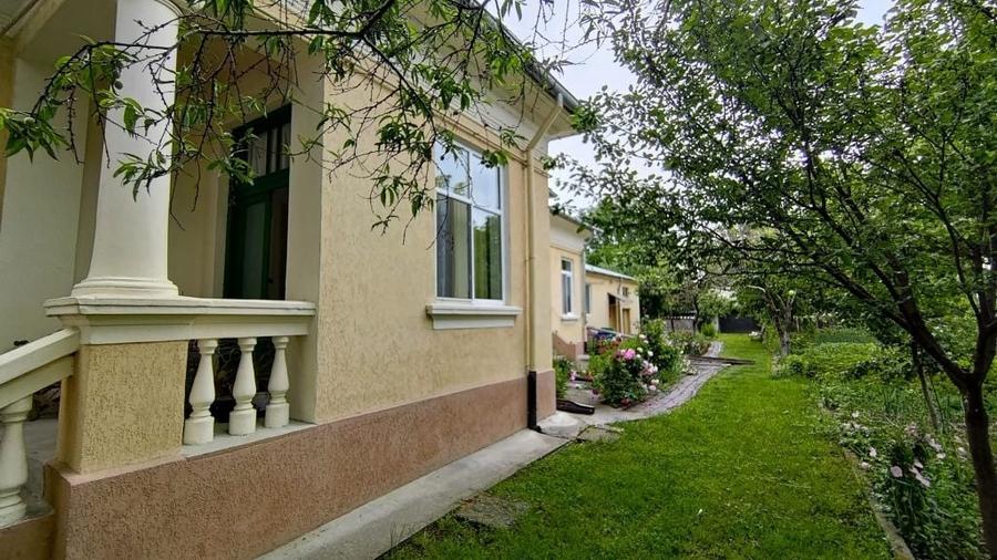 Casă cu 4 camere în Central