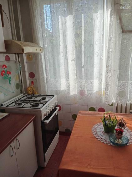 Apartament cu 3 camere semidecomandat în Drumul Taberei