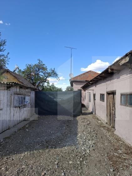 Casă individuală cu 5 camere cu Canalizare în Coteana