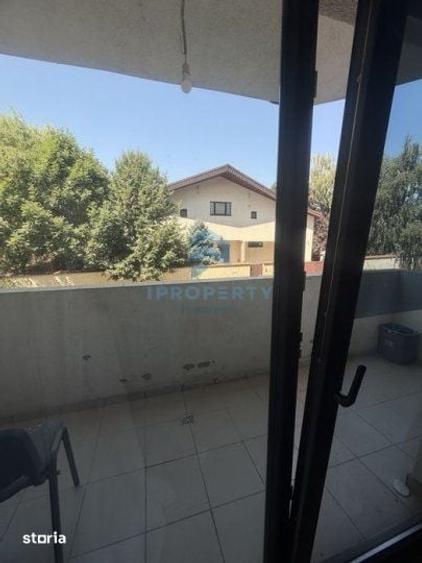 Apartament cu 3 camere semidecomandat în Sisești