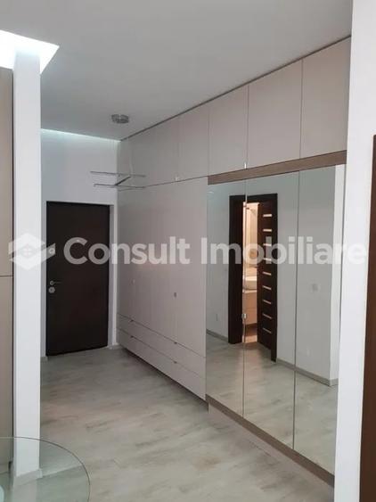 Apartament cu 2 camere semidecomandat, mobilat în Central