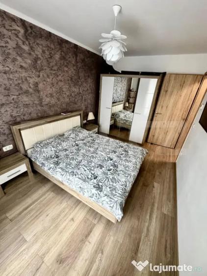 Apartament cu 2 camere decomandat în Tractorul