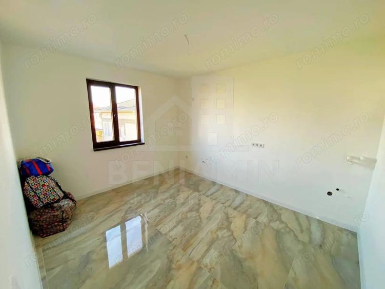 Casă cu Teren 249 Mp în Preajba