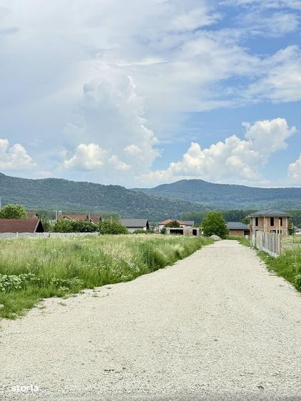 Casă cu 4 camere cu Teren 265 Mp în Bujoreni