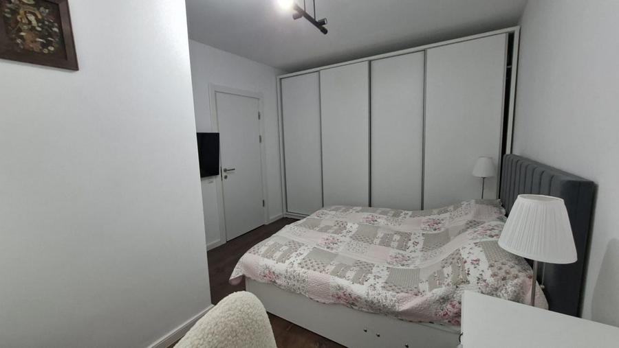 Apartament cu 2 camere circular, mobilat în Est