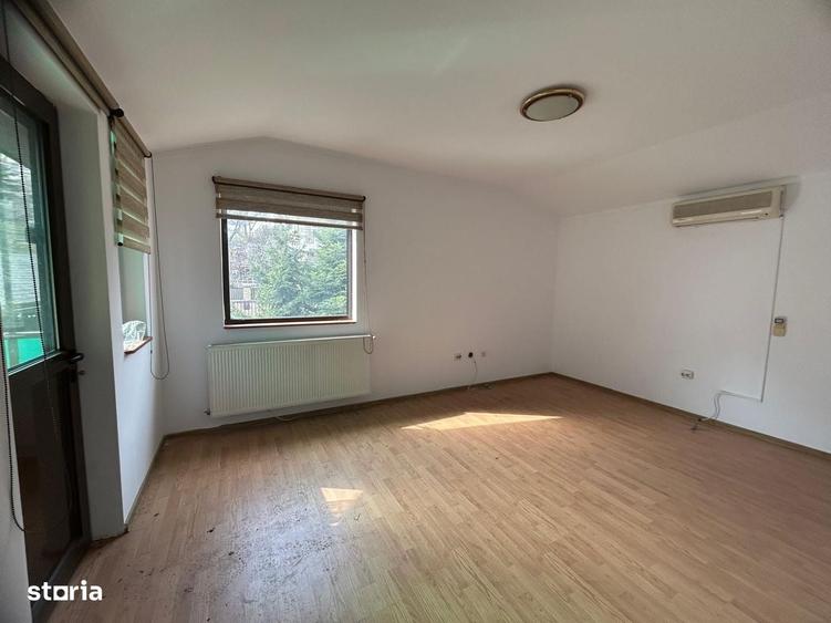 Casă cu 4 camere cu Teren 300 Mp în Central