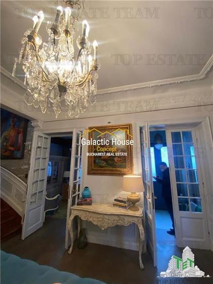 Casă cu 7 camere cu Teren 220 Mp în Central