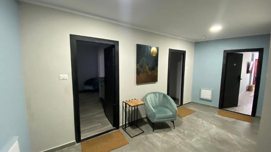Apartament cu 3 camere semidecomandat, mobilat în Central