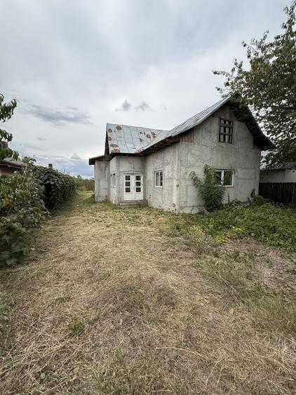 Casă cu 4 camere nedecomandat în Lăngești