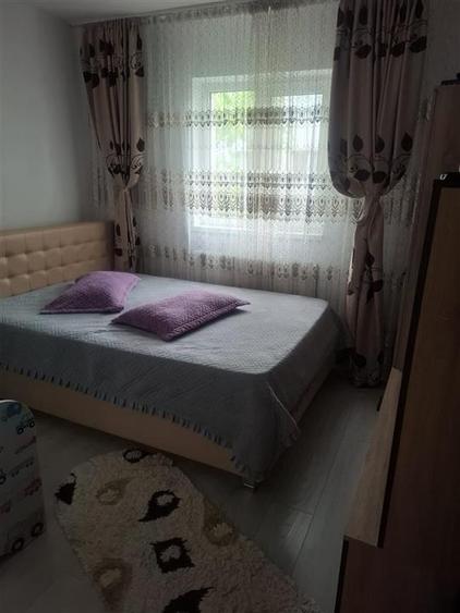 Apartament cu 3 camere semidecomandat, mobilat în Tătărași