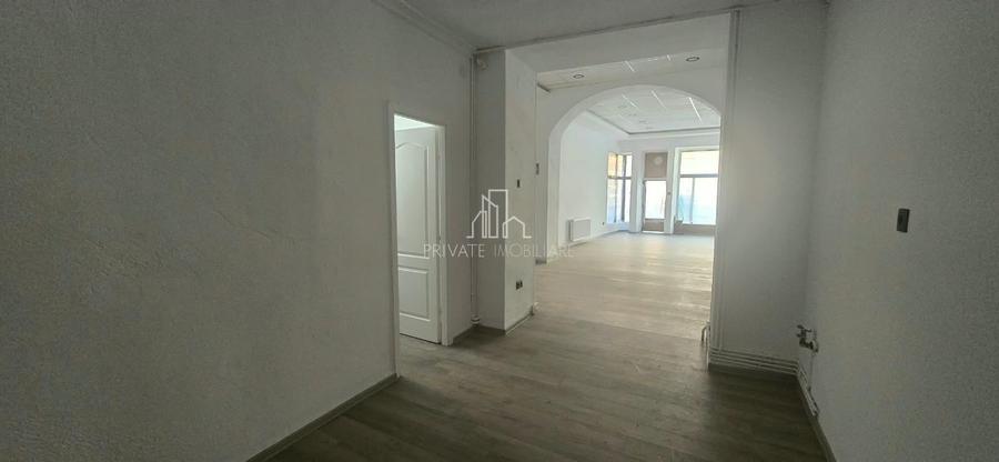 Spațiu comercial, de 72.650001525879 mp, în Central