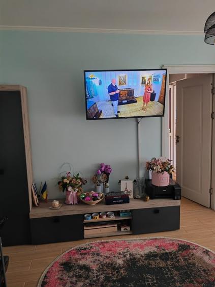 Apartament cu 3 camere semidecomandat, mobilat în Casa de Cultură