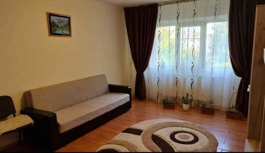 Apartament cu 2 camere decomandat în Apărătorii Patriei