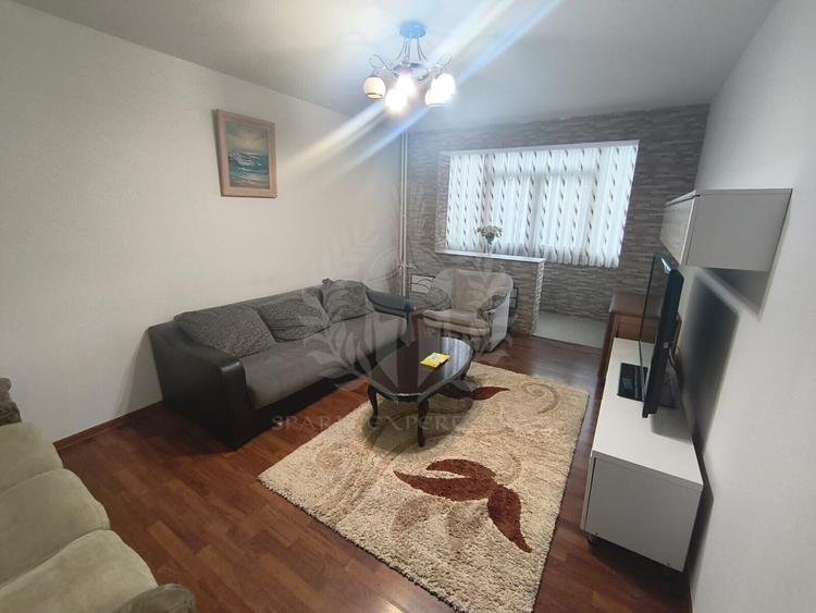 Apartament cu 3 camere decomandat, mobilat în Republicii