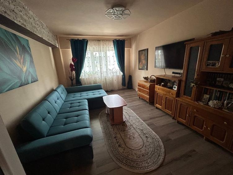 Apartament cu 3 camere decomandat, mobilat în Central
