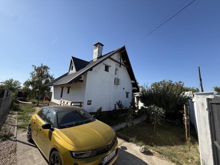 Casă cu 4 camere în Bujoreni
