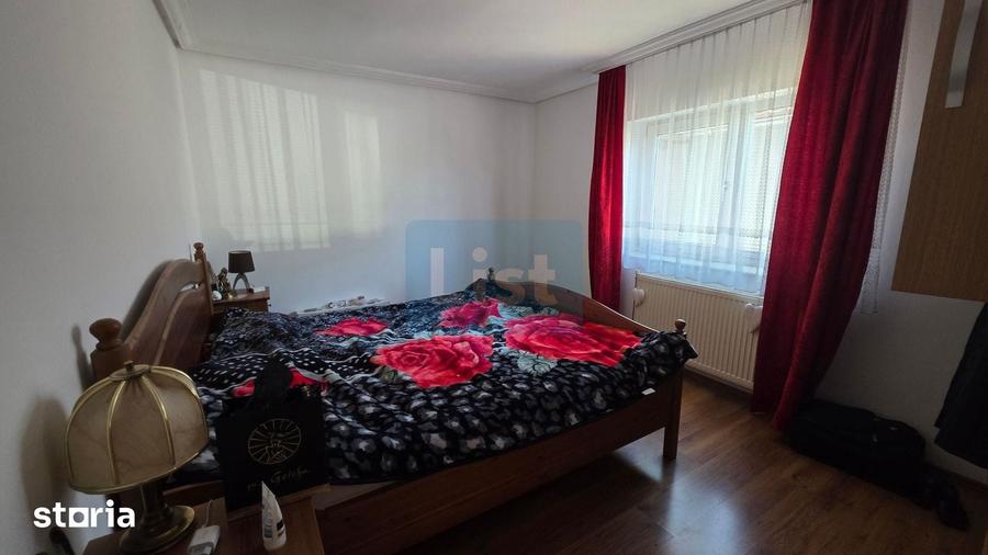 Casă cu 6 camere cu Teren 6377 Mp în Central