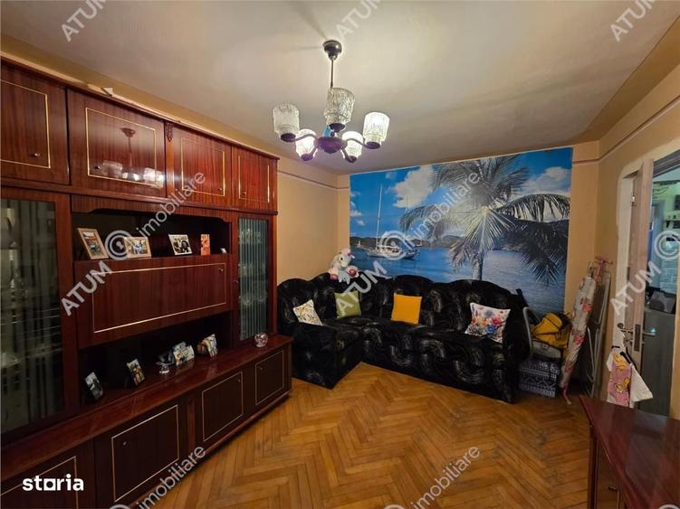 Apartament cu 3 camere decomandat în Cristian