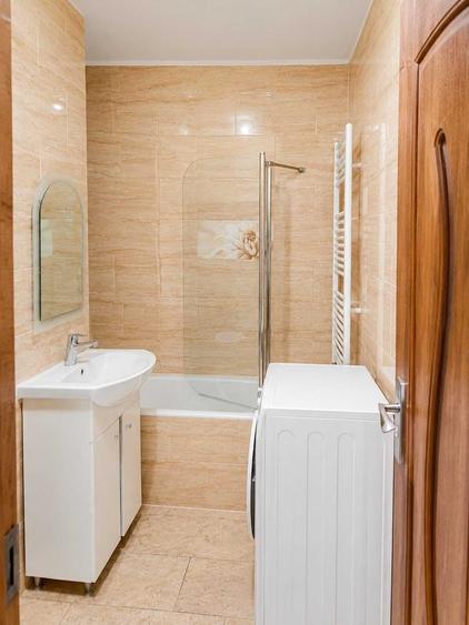 Apartament cu 3 camere semidecomandat în Boldești
