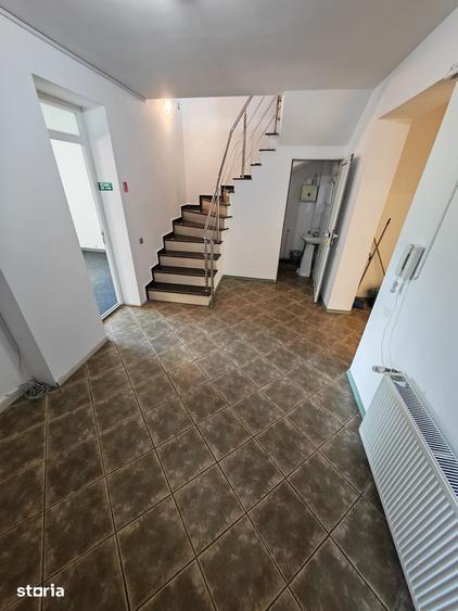 Casă cu 5 camere cu Teren 240 Mp în Vitan