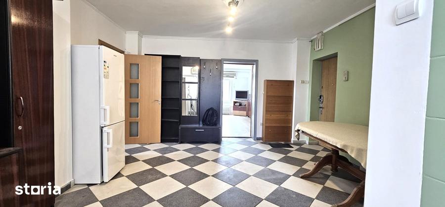 Apartament cu 3 camere, mobilat în Decebal
