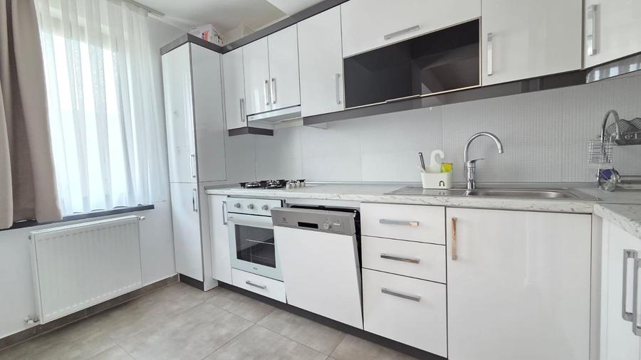 Apartament cu 3 camere în Iancu Nicolae