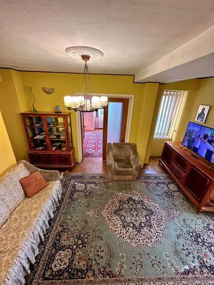 Apartament cu 4 camere decomandat în Central