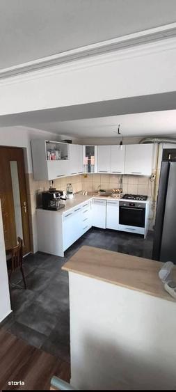 Casă cu 4 camere cu Teren 375 Mp în Central