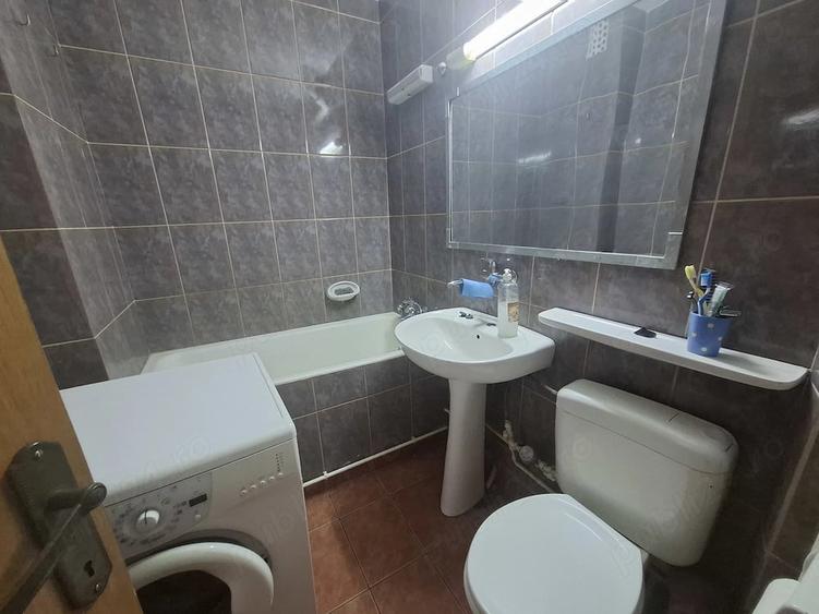 Apartament cu 4 camere semidecomandat în Săsar