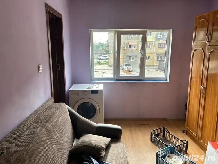 Garsonieră decomandată în Schela