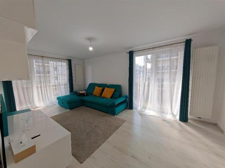 Apartament cu 3 camere decomandat, mobilat în Tractorul