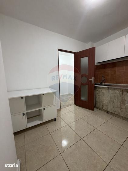 Apartament cu 3 camere decomandat în Bordei