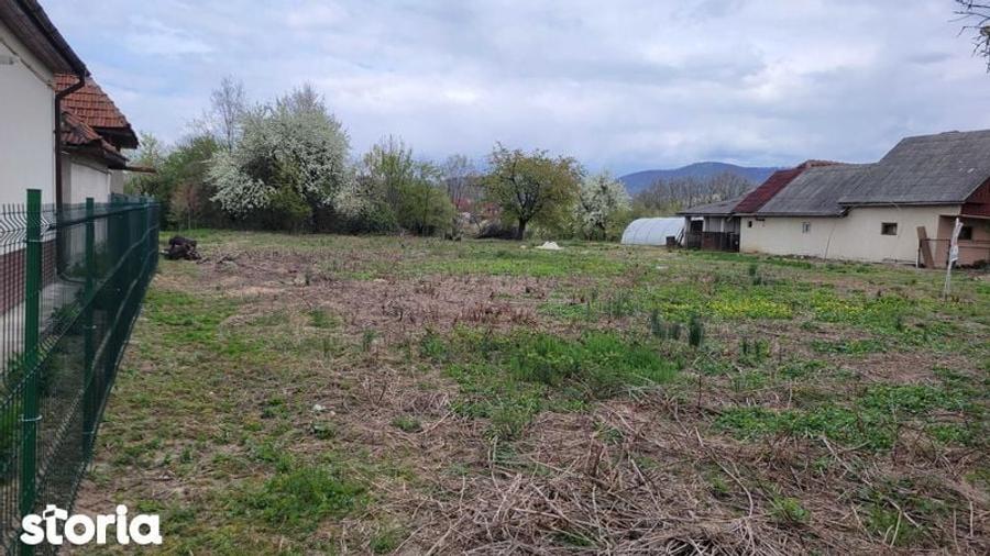 Teren de 4600 mp, în Recea