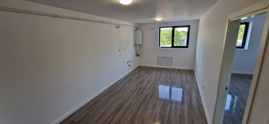 Apartament cu 3 camere decomandat în Exterior Est